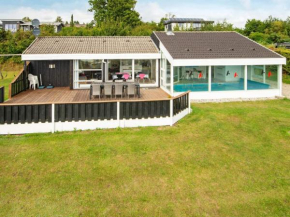 Exquisite Holiday Home in Ebeltoft with Swimming Pool in Ebeltoft